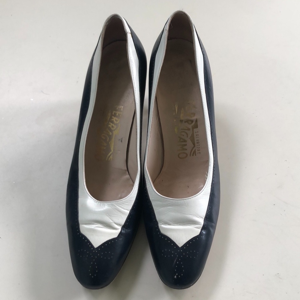 Ferragamo Navy Wingtip Heels Size 7.5 - Picture 2 of 15